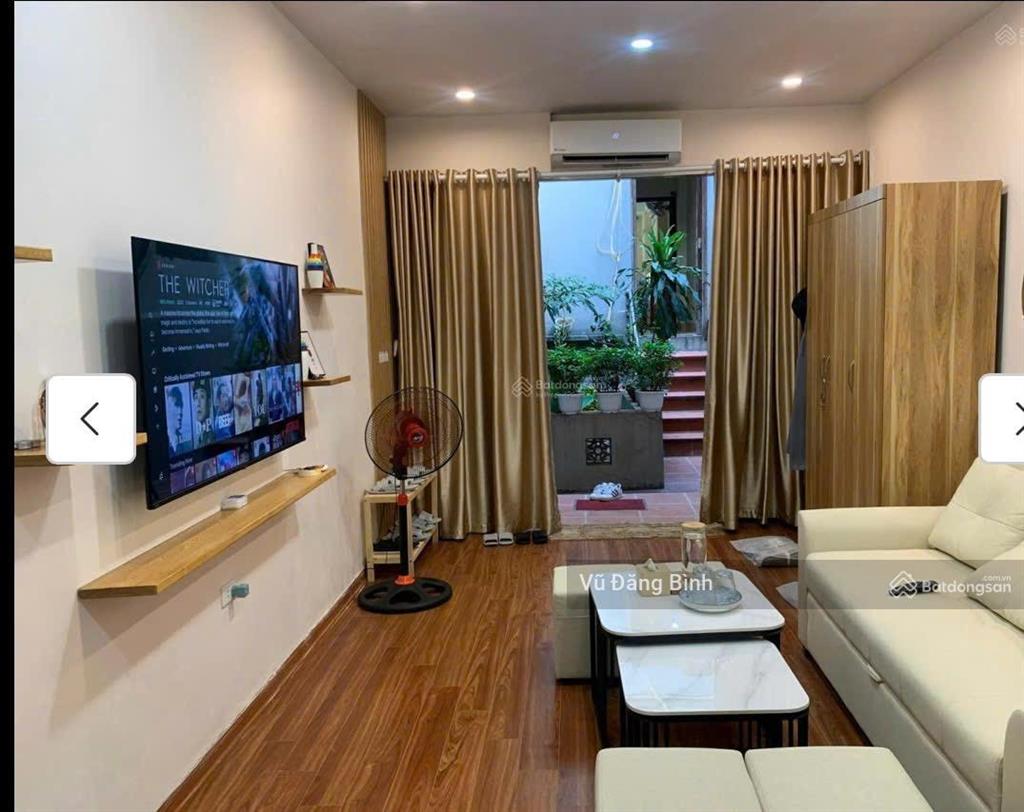 Cho thuê nhà riêng phố hoàng cầu, dt 66m2x5 tầng, mt 11m, giá thuê 30tr, nhà mới, ngõ thông 2 ô tô