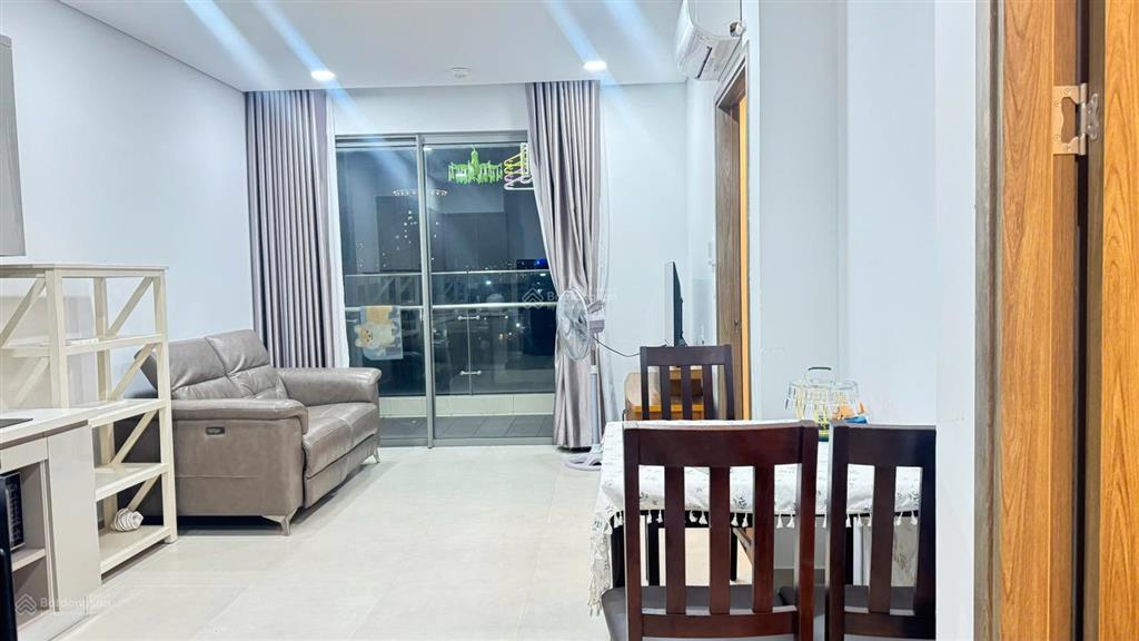 Bán căn hộ 2 phòng ngủ sky 89, hoàng quốc việt, quận 7 giá 4,950 tỷ