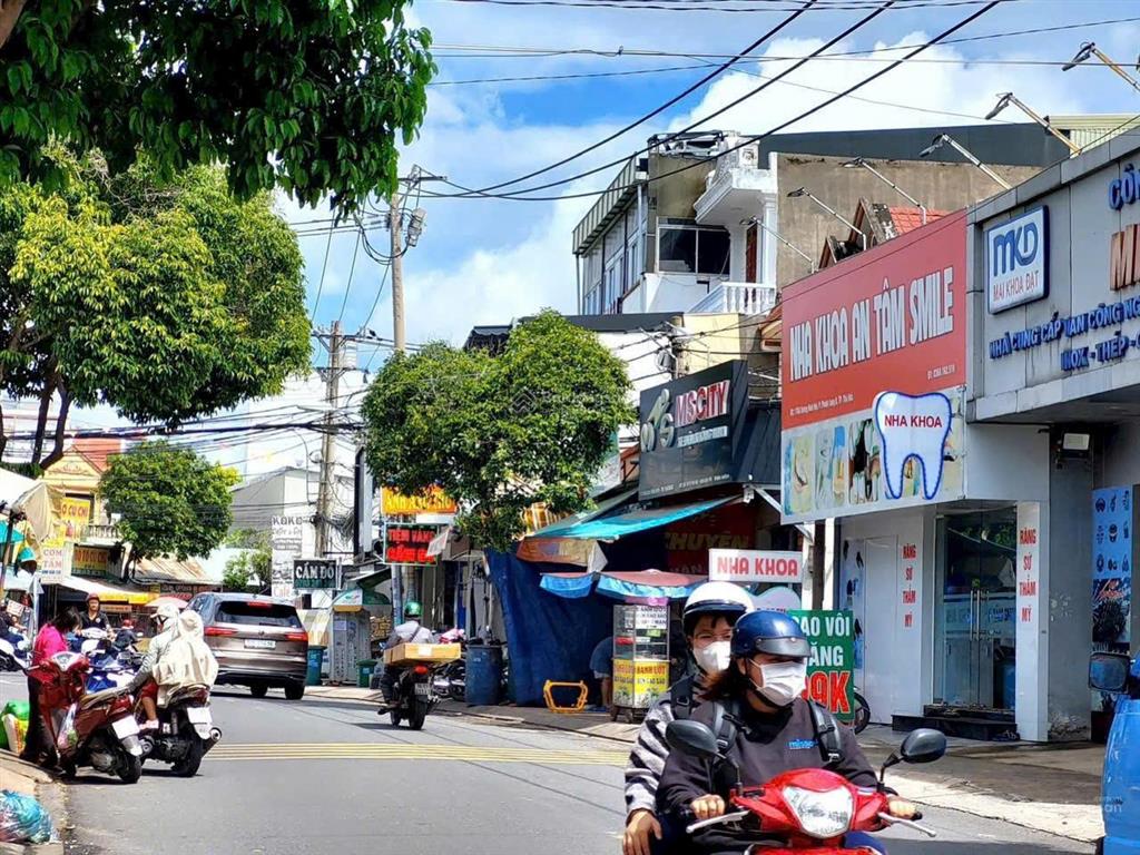 Mặt tiền kinh doanh dt 130m2, đang cho thuê, ctxd 1 hầm 6 tầng, giá 9,x tỷ