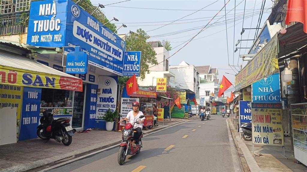 Nhà 3 tầng mặt tiền kinh doanh dt 70m2, giá 8,x tỷ