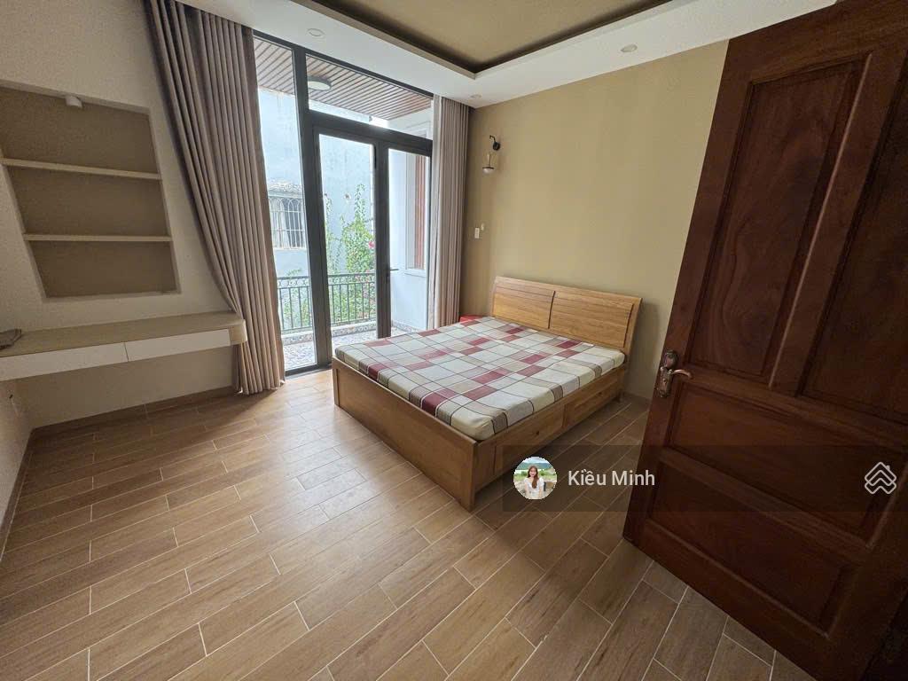 Tòa chdv 4 tầng dt 120m2 ngang 8m dt sàn 400m2 hoàn công đủ, dòng tiền 60tr/th