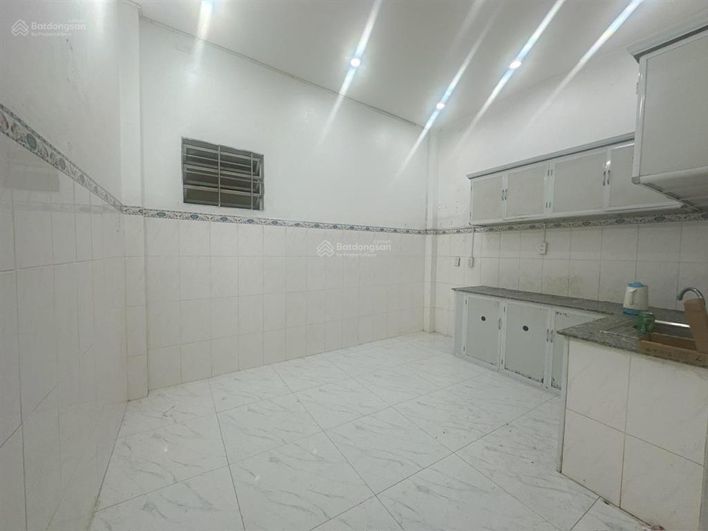 Cho thuê nhà 3 tầng đông tăng long, dt 55m2 hẻm xe hơi, giá 6,5tr/th