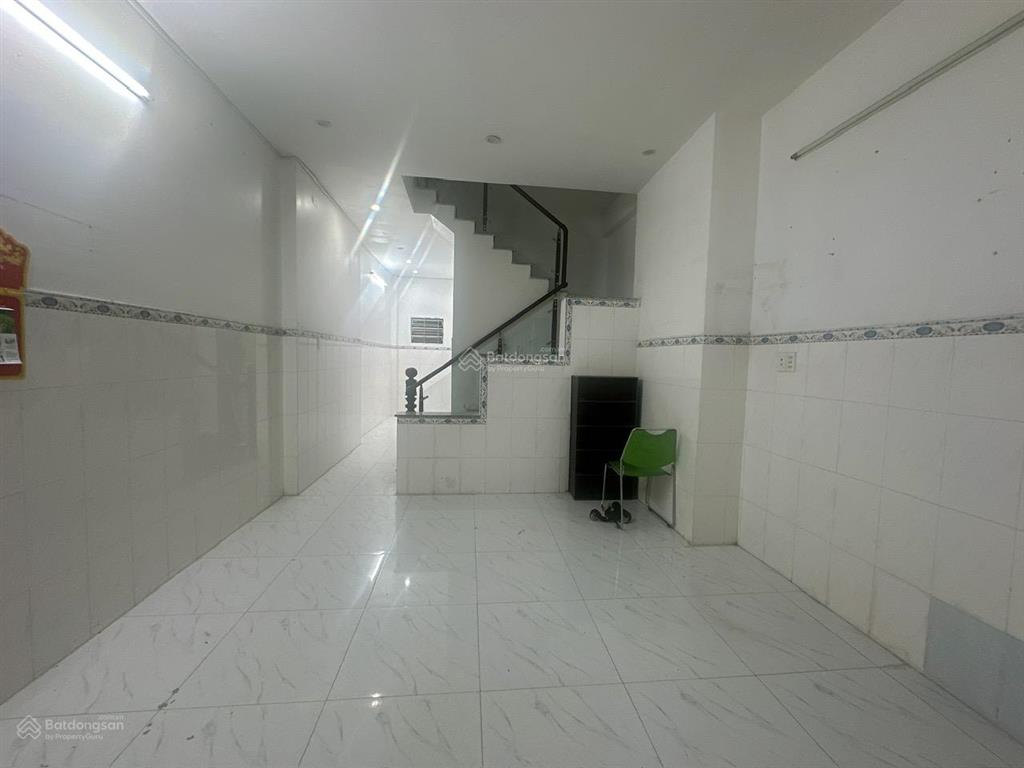 Cho thuê nhà 3 tầng đông tăng long, dt 55m2 hẻm xe hơi, giá 6,5tr/th