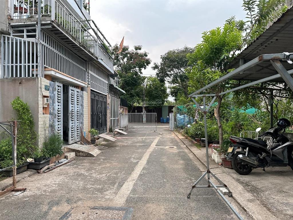 Cho thuê nhà 3 tầng đông tăng long, dt 55m2 hẻm xe hơi, giá 6,5tr/th