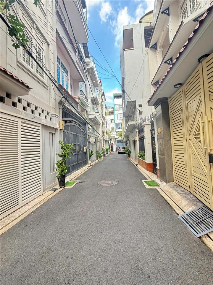 Bán nhà hxh 5m cửu long p2  kế bên sân bay tsn, 5.8x11m [vuông vức] 3 tầng. giá 11.5 tỷ tl