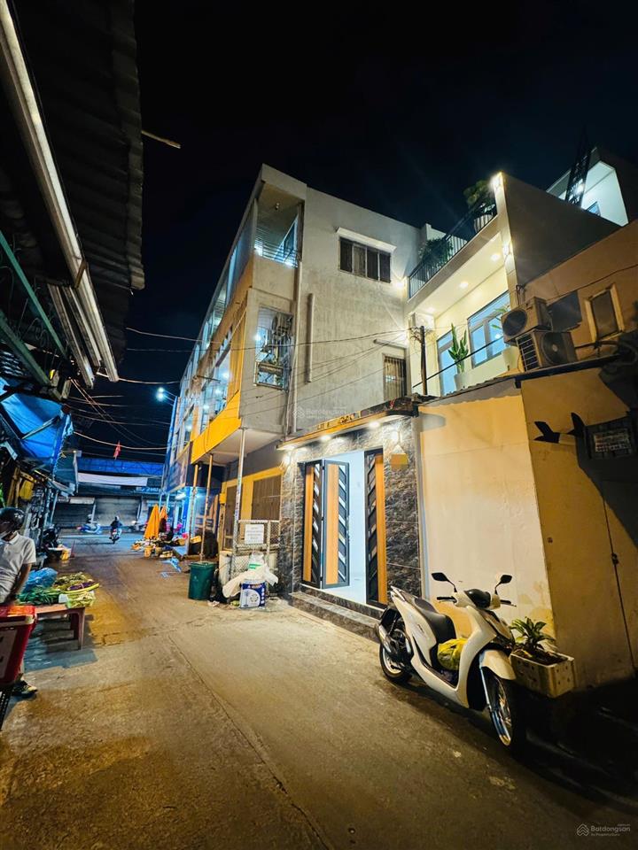 Nhà mới xây full nội thất  cách mặt tiền âu cơ chỉ 20m, 4x16m [vuông vức] 2 lầu st. chỉ 9.5 tỷ