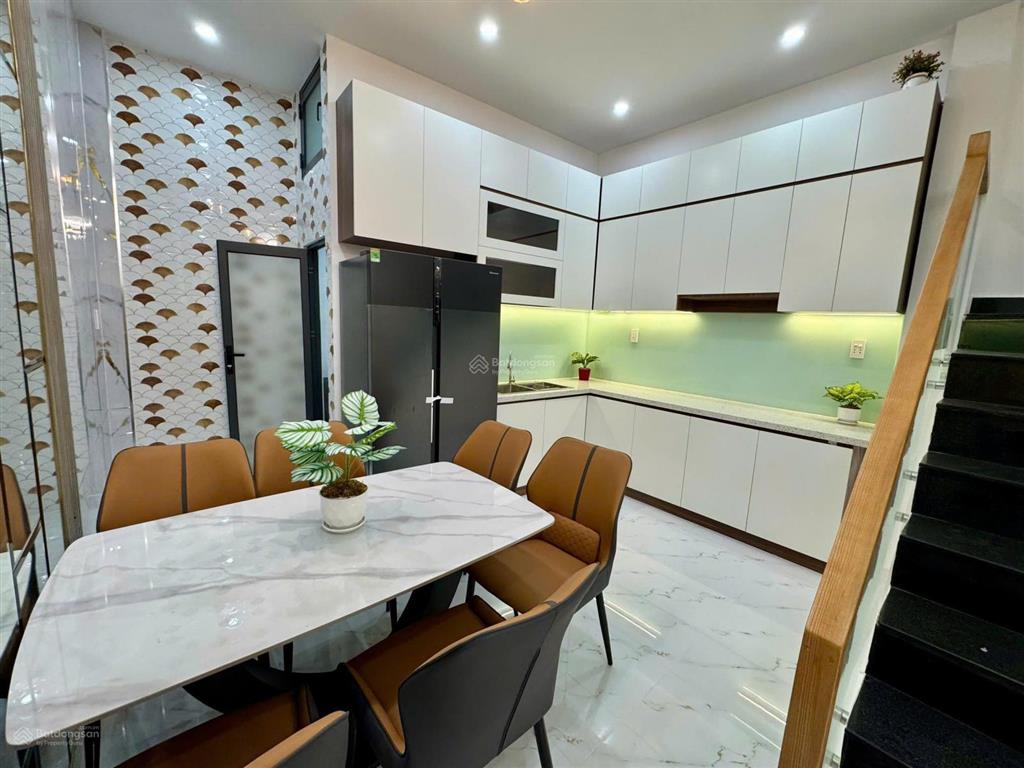 Nhà mới xây full nội thất  cách mặt tiền âu cơ chỉ 20m, 4x16m [vuông vức] 2 lầu st. chỉ 9.5 tỷ
