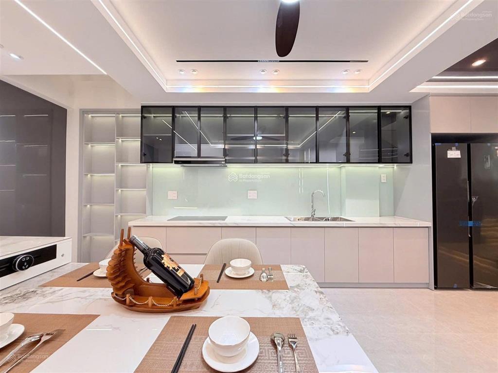 Mặt tiền bàu cát 8  đồng đen p14, nhà mới xây 100% full nội thất 4x18m [3 lầu st]. giá 16.8 tỷ