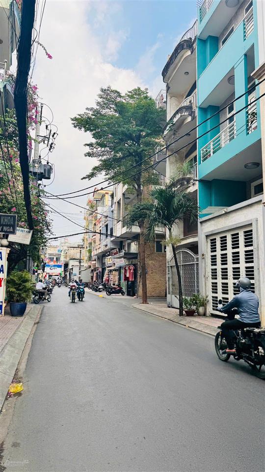 Bán nhà hxh lạc long quân  cách mặt tiền chỉ 50m, 4.4x12.5m [2 lầu st]. giá 9.3 tỷ