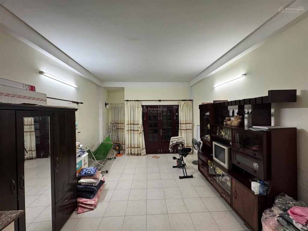 Bán nhà hxh lạc long quân  cách mặt tiền chỉ 50m, 4.4x12.5m [2 lầu st]. giá 9.3 tỷ