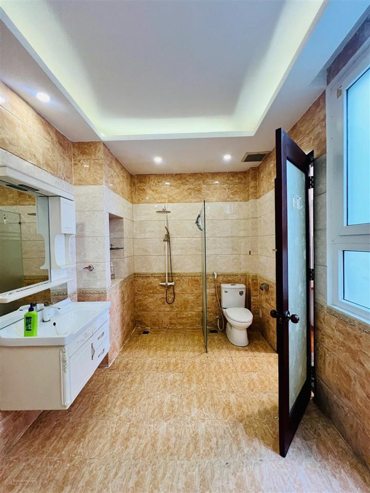 Cho thuê nhà hxh 8m kế bên chợ hoàng hoa thám, 4x17m vuông vức 2 lầu st. giá 22tr/tháng