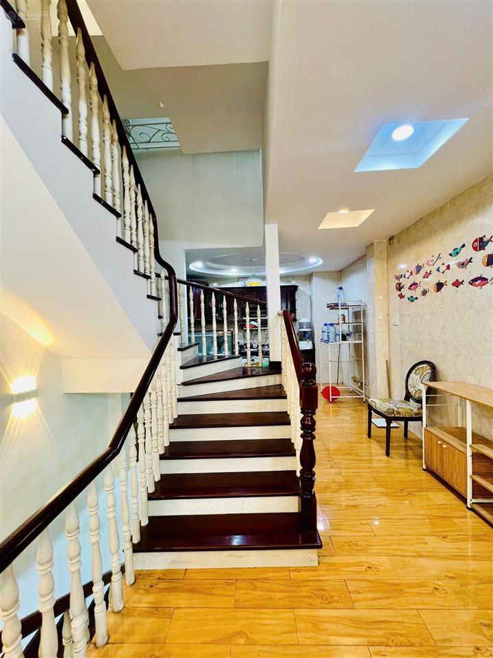 Cho thuê nhà hxh 8m kế bên chợ hoàng hoa thám, 4x17m vuông vức 2 lầu st. giá 22tr/tháng