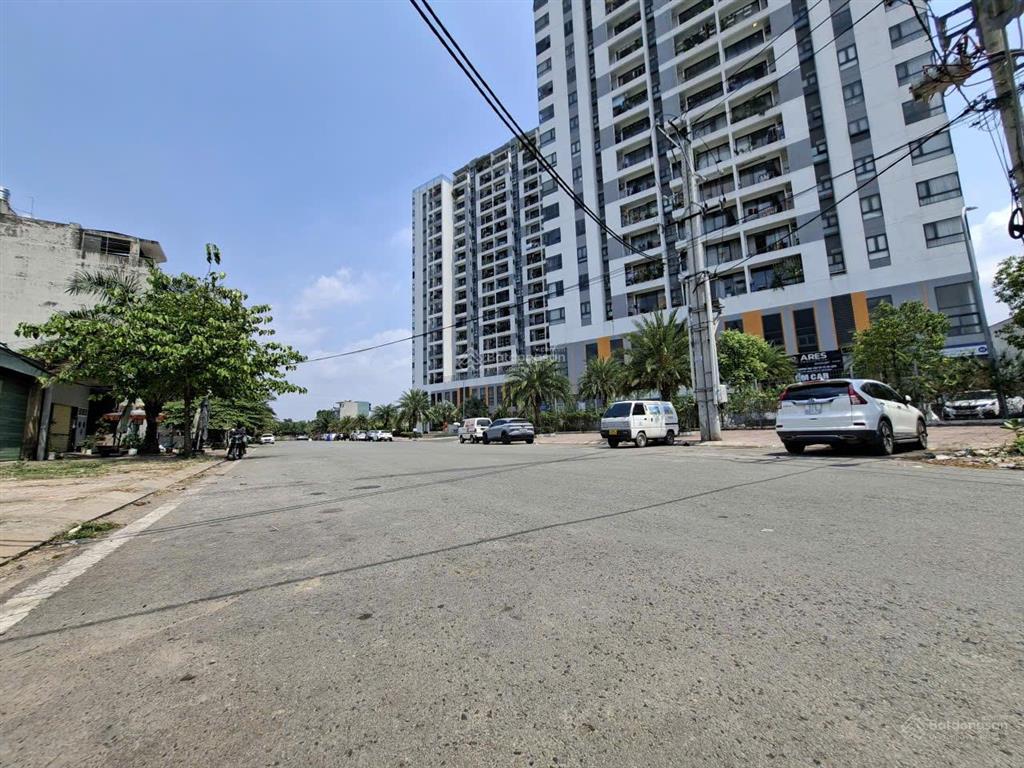 Nhỉnh 13 tỷ 212m² đất biệt thự sát quận 2, lô góc 2 mặt tiền gò cát ngay cc ricca