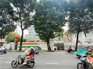 Chính chủ cho thuê nhà mặt tiền 214 võ thị sáu, p. võ thị sáu, q3, 24x28m, trệt + lầu, 0908 140 ***