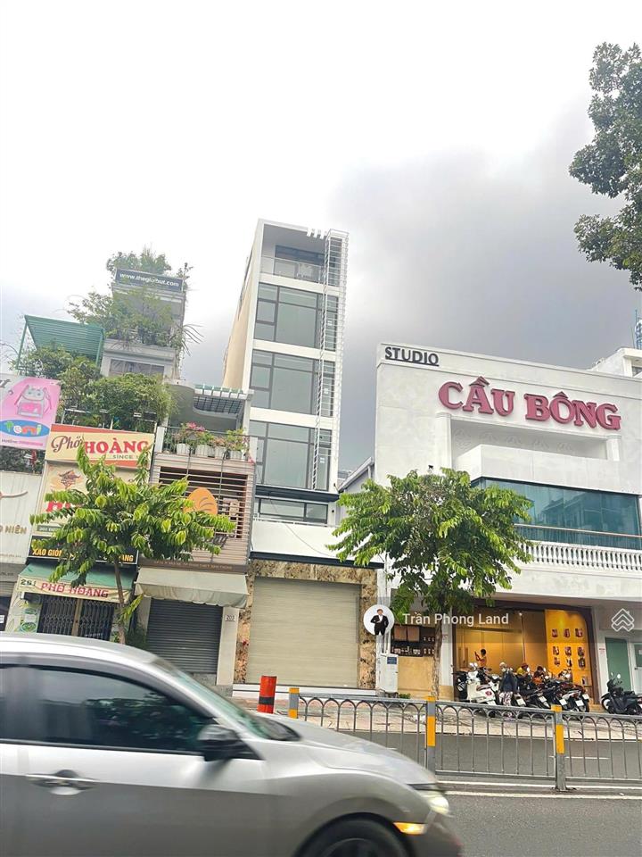 Chính chủ cho thuê nhà mặt tiền 205 đinh tiên hoàng, q1, 4.5x20m, trệt 5 lầu tm, 0908 140 ***