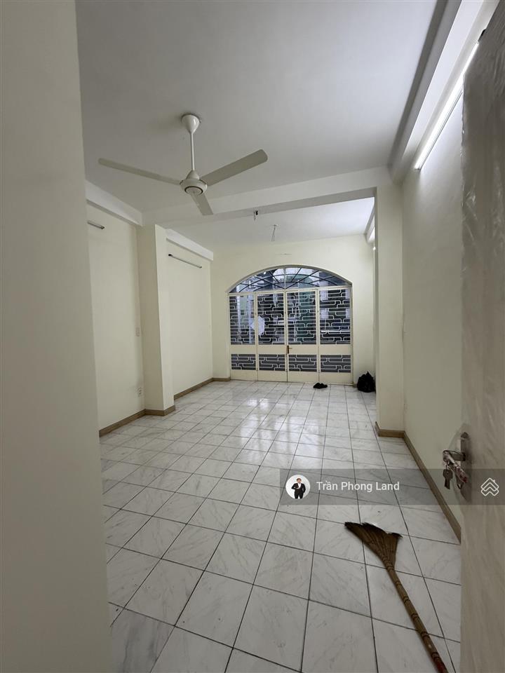 Chính chủ gửi bán nhà mặt tiền 415 ngô gia tự, p2, q10, 4x13m, trệt lửng 2 lầu st, 0908 140 ***