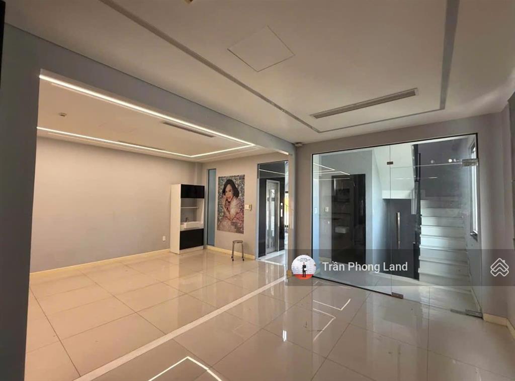 Chính chủ cho thuê nhà mặt tiền 7880 trần nhân tôn, p2, q10, 8.5x18m, trệt 6 lầu, 0908 140 ***