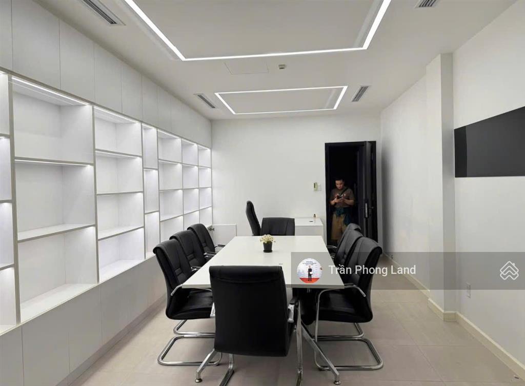 Chính chủ cho thuê nhà mặt tiền 7880 trần nhân tôn, p2, q10, 8.5x18m, trệt 6 lầu, 0908 140 ***