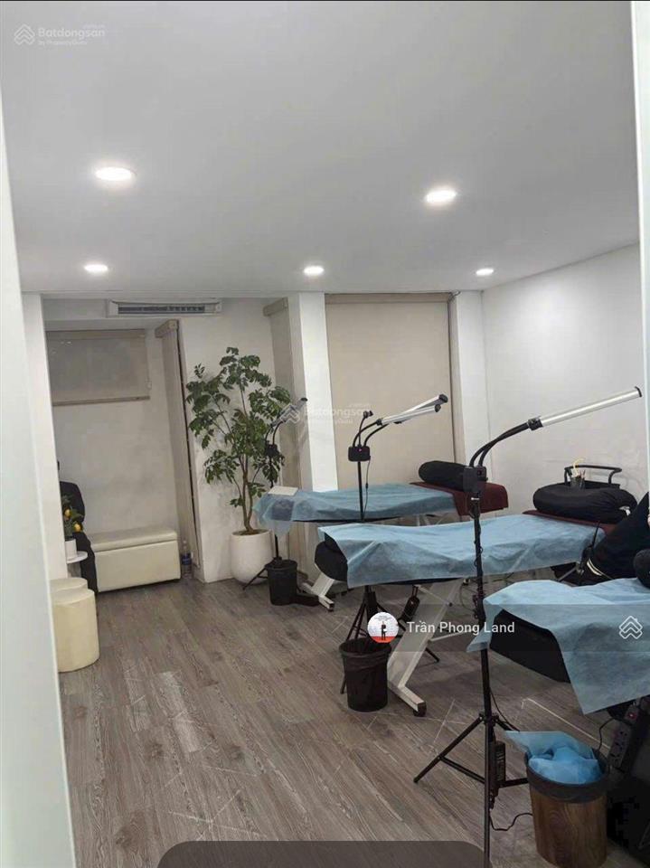 Chính chủ cho thuê nhà mặt tiền 239 trần hưng đạo, p. cô giang, q1, 4x20m, trệt 4 lầu, 0908 140 ***