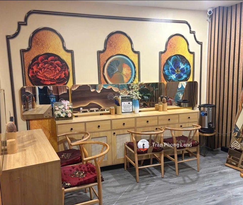 Chính chủ cho thuê nhà mặt tiền 239 trần hưng đạo, p. cô giang, q1, 4x20m, trệt 4 lầu, 0908 140 ***