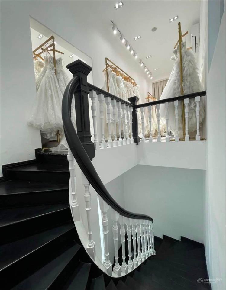 Chính chủ gửi cho thuê nhà mặt tiền 212 võ thị sáu, p. võ thị sáu, q3, 22x25m, trệt lầu, 0908 140 ***