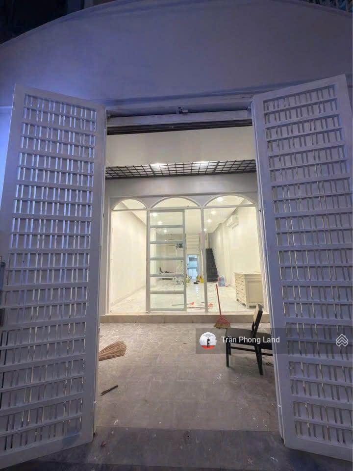 Chính chủ gửi cho thuê nhà mặt tiền 21 trần nhật duật, q1, 4x20m, trệt 3 lầu, 0908 140 ***
