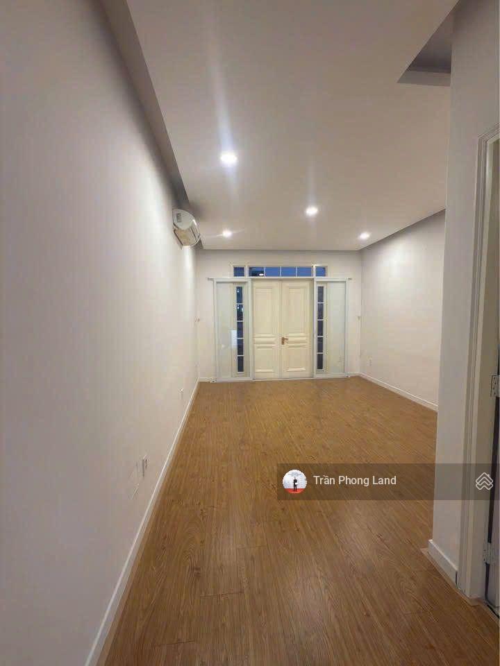 Chính chủ gửi cho thuê nhà mặt tiền 21 trần nhật duật, q1, 4x20m, trệt 3 lầu, 0908 140 ***