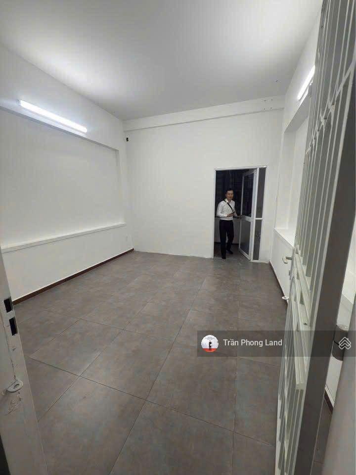 Chính chủ gửi cho thuê nhà mặt tiền 21 trần nhật duật, q1, 4x20m, trệt 3 lầu, 0908 140 ***