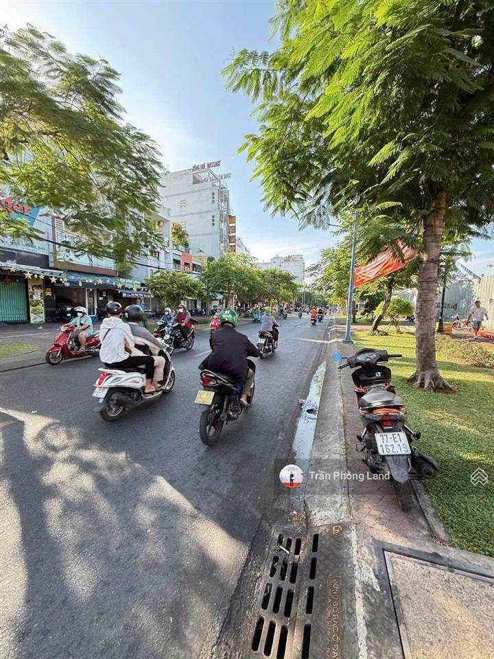 Chính chủ gửi cho thuê nhà mặt tiền 227 đồng đen, p11, q. tân bình, 6.5(9.5)x27m, 0908 140 ***