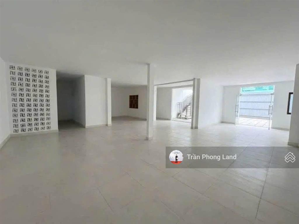 Chính chủ cho thuê nhà mặt tiền số 4 trần quang diệu, p13, q3, 20x20m, trệt 2 lầu, 0908 140 ***