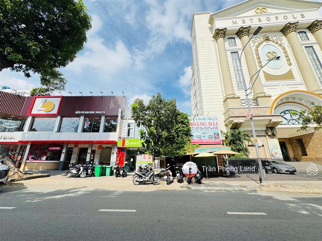 Chính chủ gửi bán nhà mặt tiền 250a lý chính thắng, p9, q3, 11.5x18m, 217.71m2, 0938 140 ***