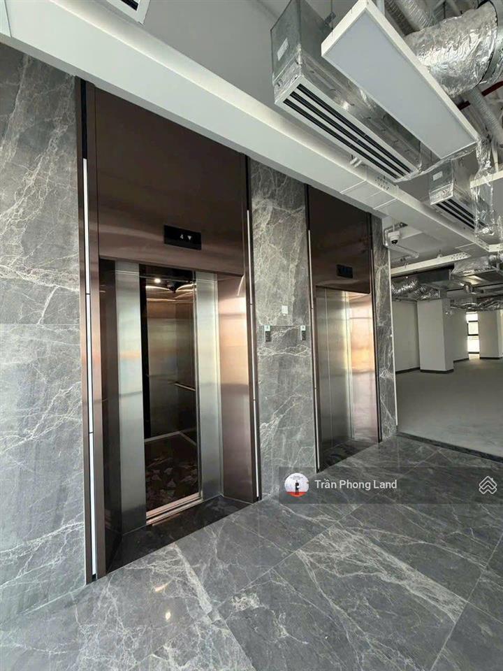 Chính chủ gửi bán nhà mặt tiền 546548 cách mạng tháng tám, p11, q3, 15(24)x36m, 668m2, 0938 140 ***