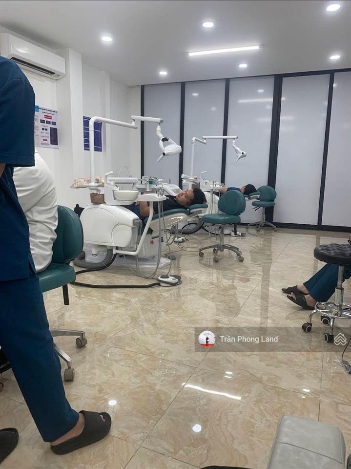 Chính chủ cho thuê nhà mặt tiền 152 trần quang khải, q1, 5.5x17m, trệt lửng 4 lầu st, 0908 140 ***