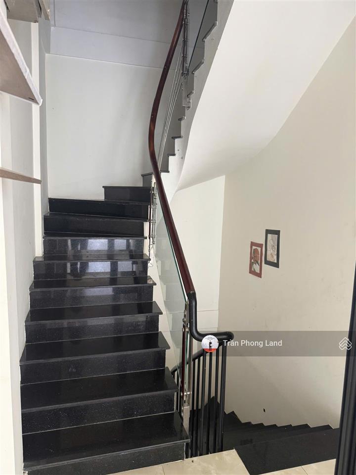 Chính chủ gửi cho thuê nhà mặt tiền số 9 nguyễn thiện thuật, p2, q3, 4x14m, trệt 2 lầu, 0908 140 ***