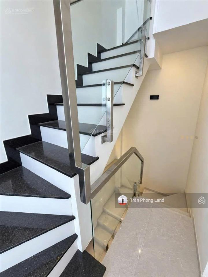 Chính chủ gửi cho thuê nhà mặt tiền 91a cách mạng tháng tám, p. bến thành, q1, 6x8m, 0908 140 ***