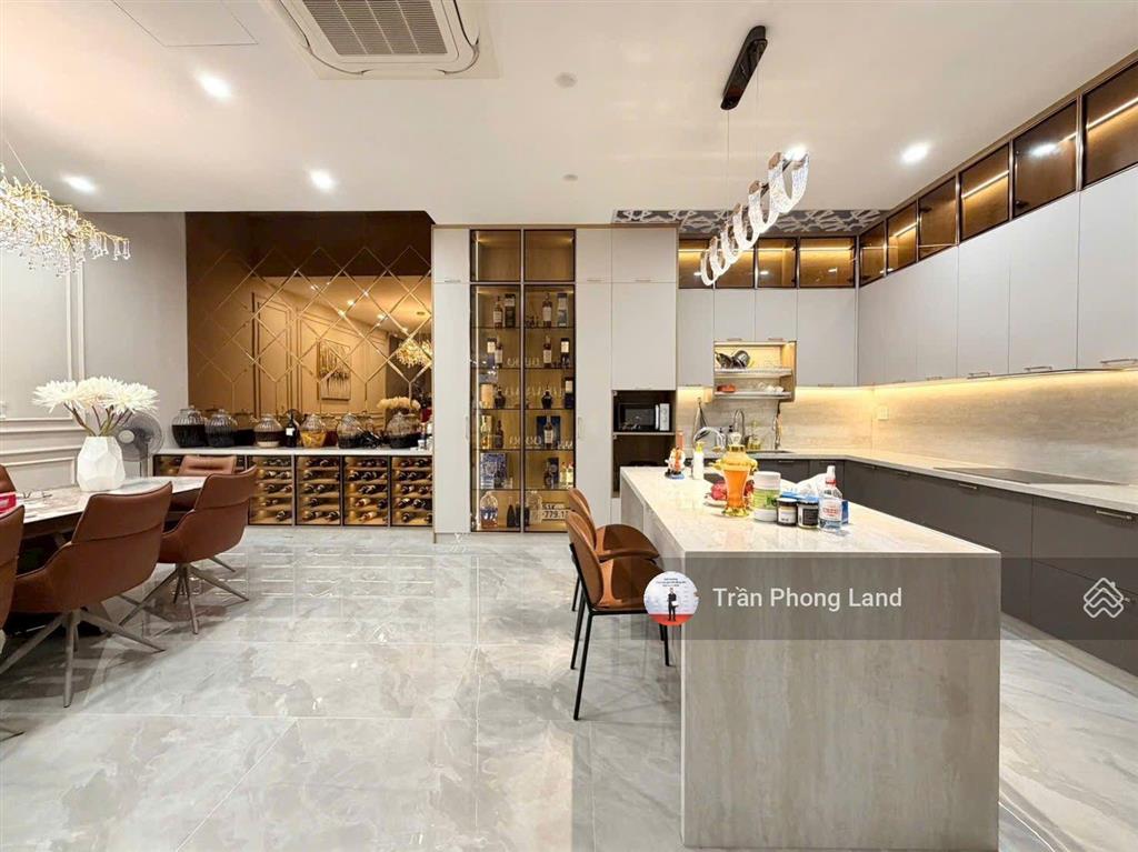 Chính chủ gửi bán nhà hẻm xe hơi 101/62 nguyễn chí thanh, p9, q5, 8x19.3m, trệt 3 lầu, 0938 140 ***