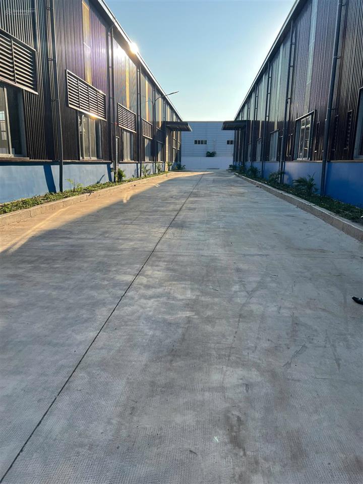 Cho thuê tổng khuôn viên 16.000m² nhà xưởng có 2 phân xưởng, mỗi phân xưởng 5400m