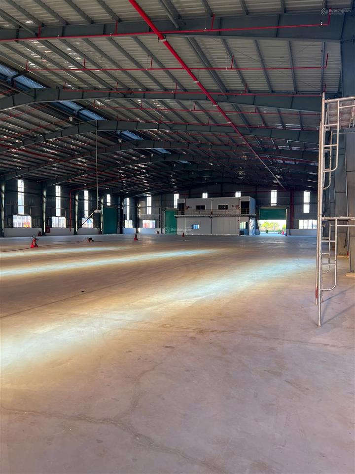Cho thuê tổng khuôn viên 16.000m² nhà xưởng có 2 phân xưởng, mỗi phân xưởng 5400m
