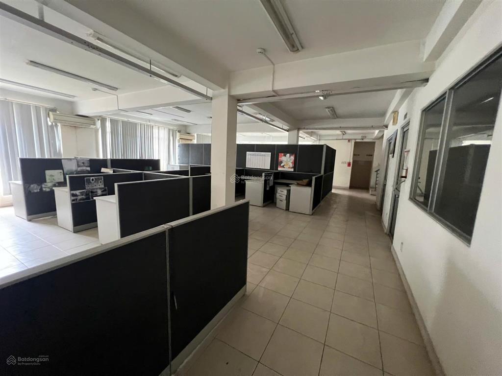 Xưởng cho thuê tân uyên 5.600m², nền chịu tải 750kg/m², thang máy 3.5 tấn