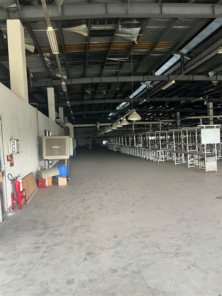 Xưởng cho thuê tân uyên 5.600m², nền chịu tải 750kg/m², thang máy 3.5 tấn