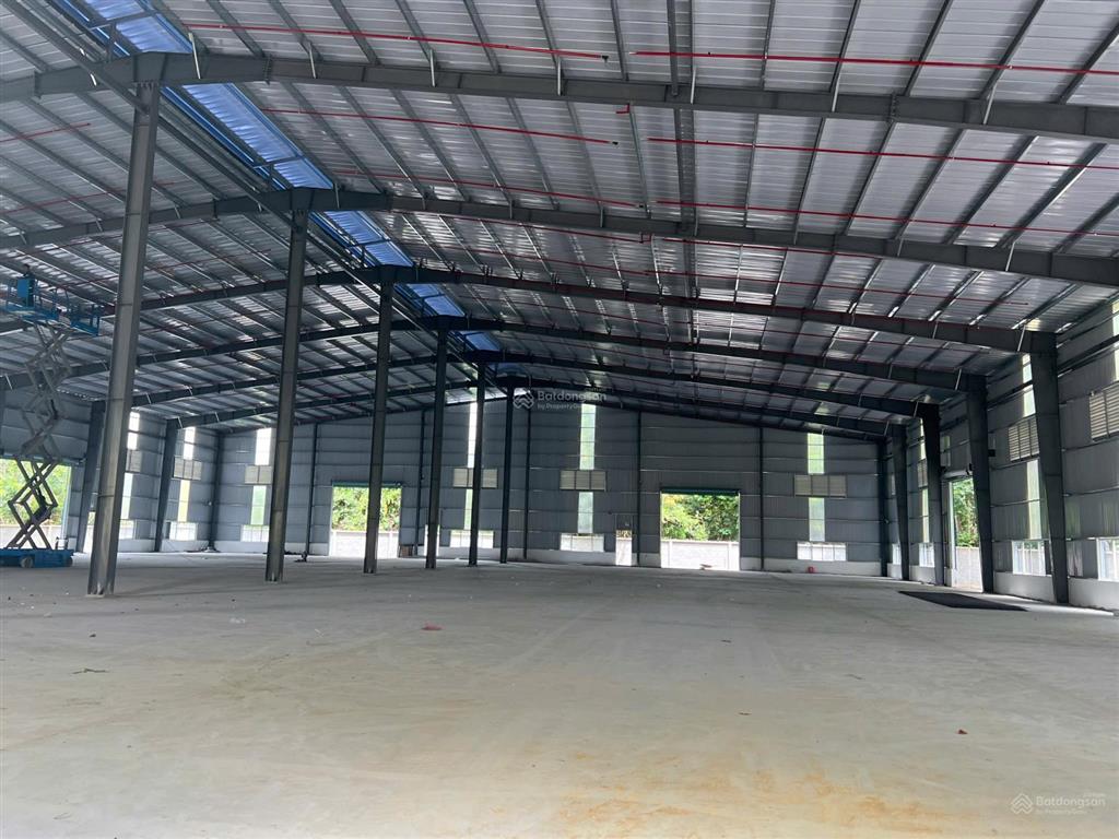 Cần cho thuê khu nhà xưởng mới 100% tổng khuôn viên 9.300m2.  0978 627 ***