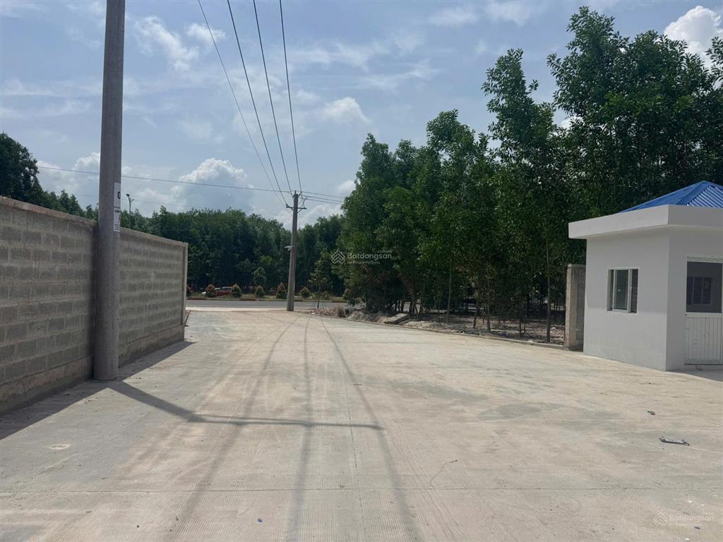 Cần bán khu nhà xưởng mới 100% tổng khuôn viên 9.300m²  mr. thái 0978 627 ***