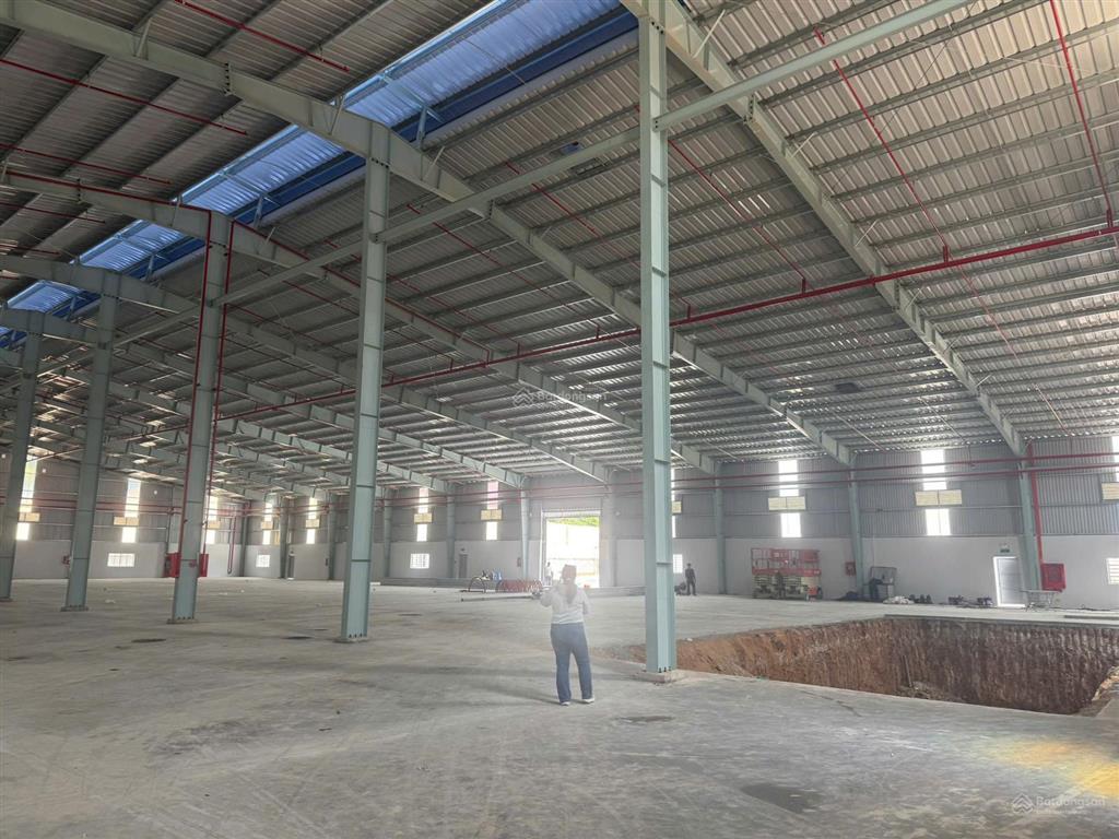 Cần bán khu nhà xưởng mới 100% tổng khuôn viên 9.300m2 giá 50 tỷ  0978 627 ***