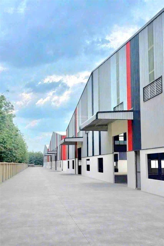 Bán xưởng lớn 11.300m2 đầy đủ nhà ăn, ký túc xá, nhà xe tại bàu bàng
