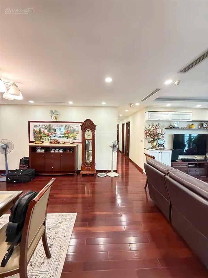 Cho thuê căn hộ ngọc khánh plaza, 140m, 3 phòng ngủ đủ đồ, view đẹp