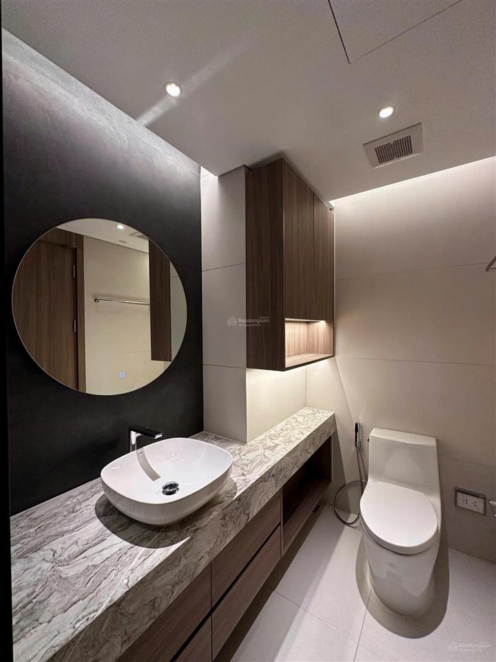Cho thuê căn hộ 2 ngủ tại tòa hong kong tower  243a đê la thành, giá 18 tr/tháng