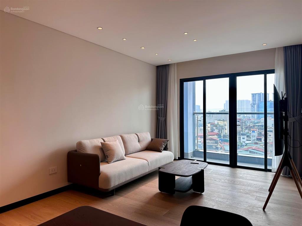 Cho thuê căn hộ 2 ngủ tại tòa hong kong tower  243a đê la thành, giá 18 tr/tháng