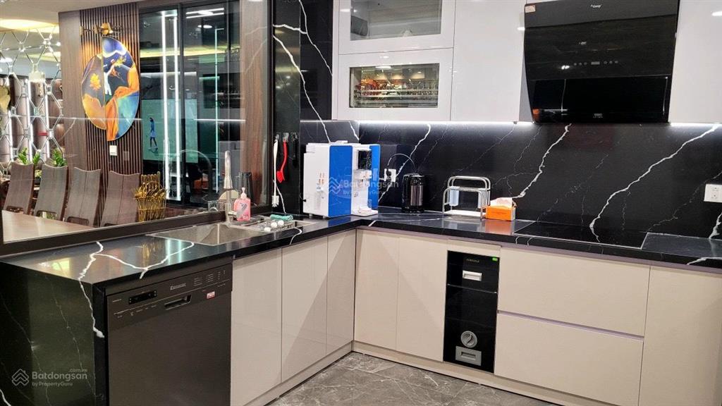 Hot  cho thuê căn hộ vinhomes nguyễn chí thanh, 3pn, giá 24 triệu/th.  0911 400 ***