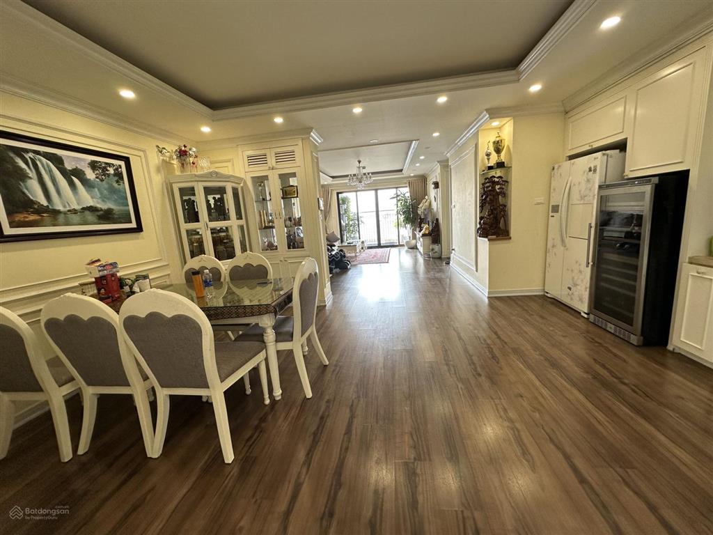 Cho thuê căn hộ 133m2, 3 phòng ngủ tại m5 nguyễn chí thanh, đủ đồ 18 tr/th