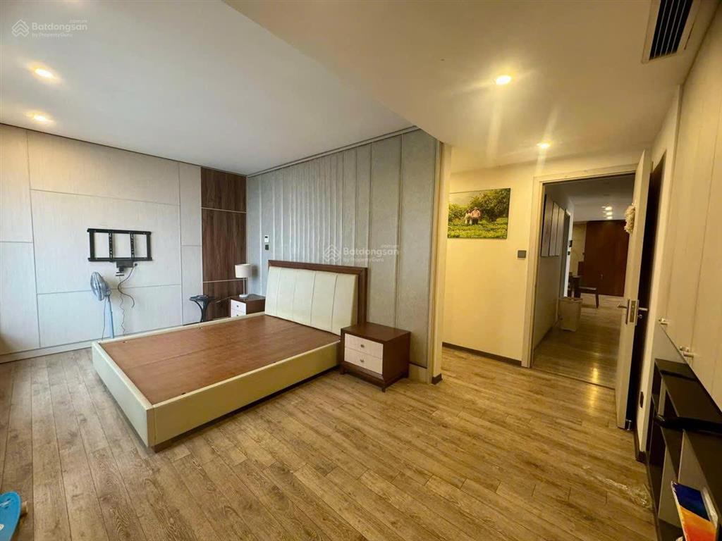 Cho thuê căn hộ 133m2, 3 phòng ngủ tại m5 nguyễn chí thanh, đủ đồ 18 tr/th